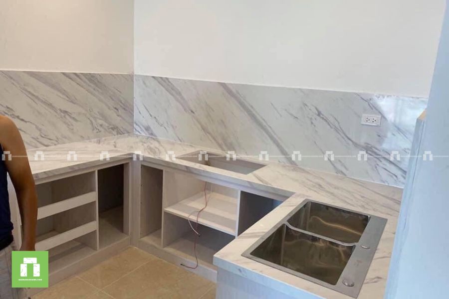 Thi công ốp đá bếp hiện đại