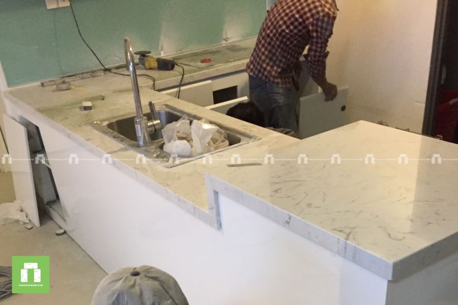 Thi công ốp đá bếp quý phái, sang trọng