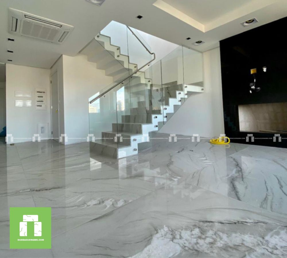 Thi công lát sàn đá tại khách sạn của anh Dũng Vũng Tàu