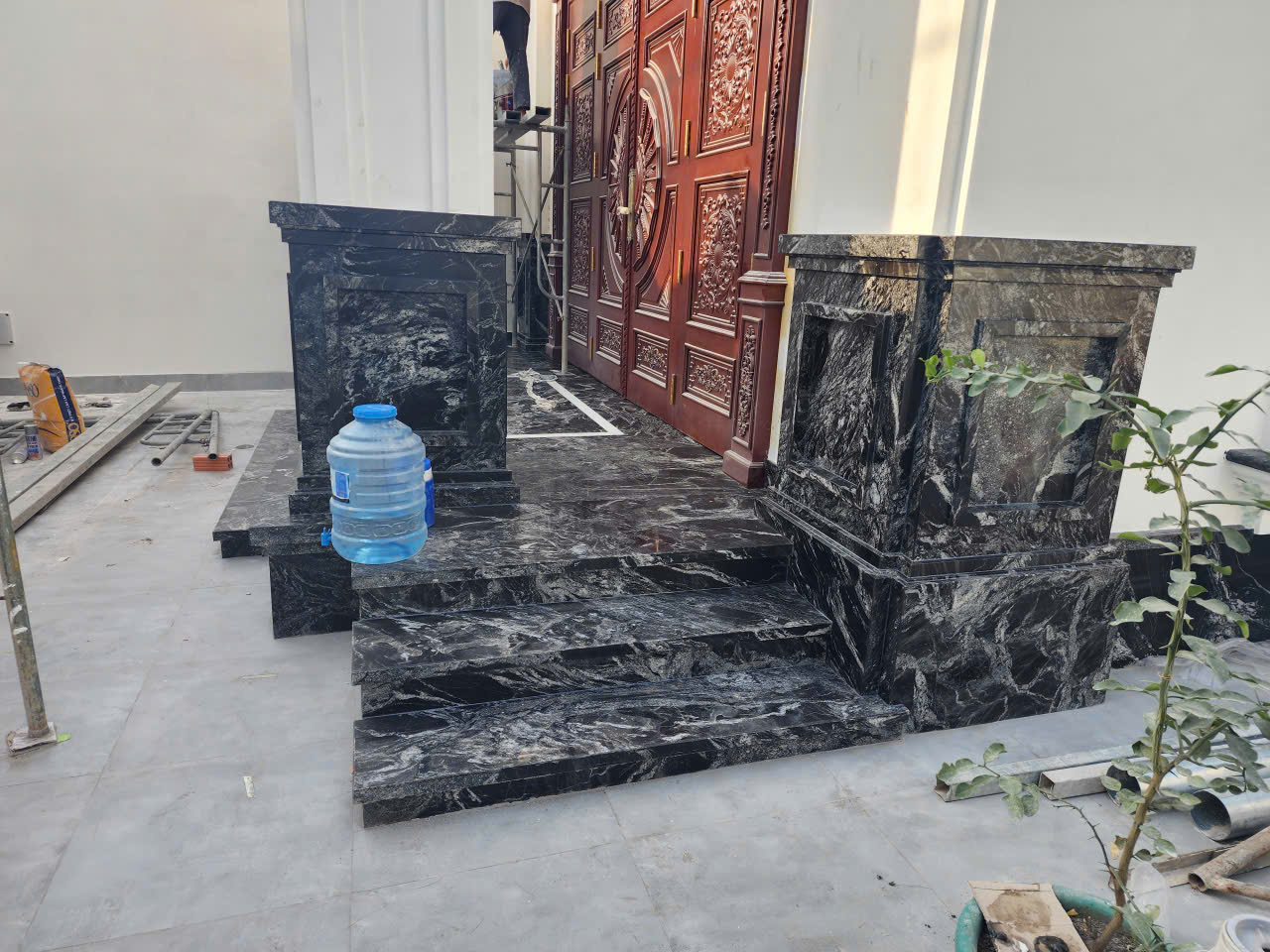 màu đen cho ngoại thất